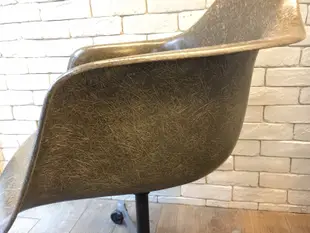 老件 Herman Miller 玻璃纖維 扶手椅 Eames .