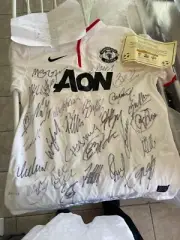 manchester united Year 12/13 Signed Jersey