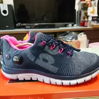 在飛比找蝦皮購物優惠-美國購入 Reebok女慢跑鞋pump   充氣鞋   按壓