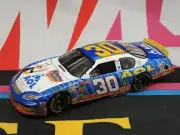 Steve Park #30 AOL / Looney Tunes 2003 Monte Carlo 1:24 Elite