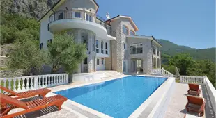 Nice home in Herceg Novi with 6 Bedrooms, WiFi and Outdoor swimming pool