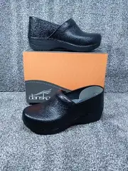 Dansko XP 2.0 Black Floral Patent Women Clogs Sz 41 / 10.5 - 11 Non Slip Nursing