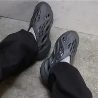 在飛比找蝦皮購物優惠-(現貨秒發)ADIDAS YEEZY FOAM RUNNER