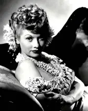 LUCILLE BALL LEGENDARY ENTERTAINER - 8X10 PUBLICITY PHOTO (DD-105)