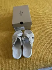 Women's Clarks Cloudsteppers Arla Wave Sandals Beige Size 6.5 NIB New In Box