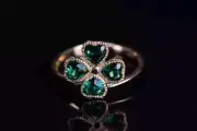Emerald clover solid gold ring. 14K Solid gold lab created emerald ring.