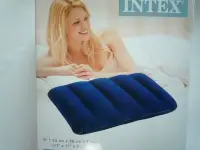 在飛比找Yahoo!奇摩拍賣優惠-玩樂生活 美國品牌 INTEX68672 防水植絨充氣枕頭 
