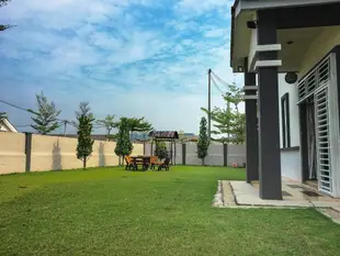 峇株巴轄市中心的3臥室獨棟住宅 - 1200平方公尺/2間專用衛浴Cozy Stay at Batu Pahat