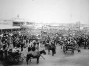 Kanowna Western Australia 1900 - A large crowd of people in the st- Old Photo