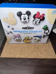 NEW Williams Sonoma Disney Mickey and Friends Cookie Baking Kit 21 Pcs