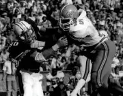 Lomas Brown Florida Gators blocks on the offensive line 1984 in Ga- Old Photo