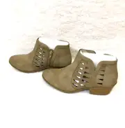 Soda shoes Perforated Cut out stacked block heal ankle Light Taupe size 7.5 NEW