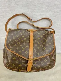 在飛比找Yahoo!奇摩拍賣優惠-51❤️ LV M42254 雙面馬鞍包 35cm 真品正品