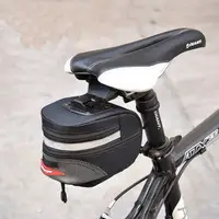 在飛比找PChome24h購物優惠-自行車反光坐墊工具包