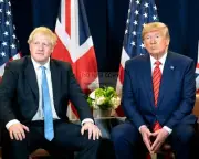 PRESIDENT DONALD TRUMP WITH BORIS JOHNSON AT U.N. IN 2019 - 8X10 PHOTO (BT311)