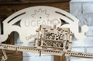 Ugears 自我推進模型 (Tram with rails 輕軌電車)