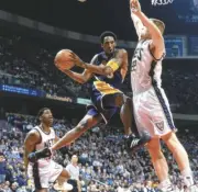 Los Angeles Lakers Kobe Bryant making pass vs New Jersey Nets Jim - Old Photo