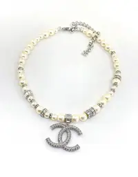 在飛比找Yahoo!奇摩拍賣優惠-chnel  新款珍珠項鏈 黃銅材質 NO106965