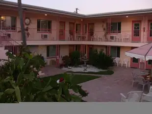 Carlton House Motel and Suites