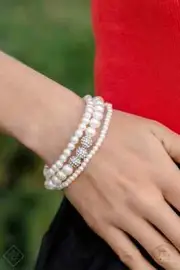 Paparazzi SHOWY SOPRANO white bracelet