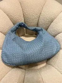 在飛比找Yahoo!奇摩拍賣優惠-Bottega Veneta 真品Baby blue 淡藍色