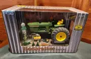NIB 2008 ERTL JOHN DEERE NARROW FRT. 4020 RESTORATION TRACTOR & ACCESSORIES 1:16