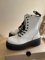 NIB Dr Doc Martens Jadon Platform 8-Eye Boots US 6M /7W In White Smooth Leather