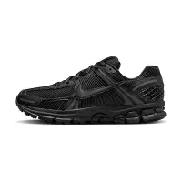 在飛比找Yahoo奇摩購物中心優惠-Nike Zoom Vomero 5 男鞋 黑色 黑魂 黑武