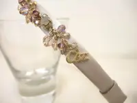 在飛比找Yahoo!奇摩拍賣優惠-Complex biz 粉紅色緞面 施華洛世奇 水晶 髮箍