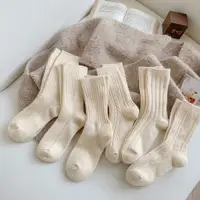 在飛比找蝦皮購物優惠-糯嘰嘰冬日毛絨加厚中筒襪奶油素色保暖直條紋可愛羊毛襪