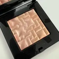 在飛比找蝦皮購物優惠-Bobbi Brown Highlighter Powder