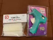 MINI GLUE GUN AND PACK OF GLU STICKS