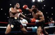 Mike Tyson Throws A Punch V Trevor Berbick Old Boxing Photo