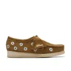 [26176529] WOMENS CLARKS WALLABEE DARK OLIVE EMB