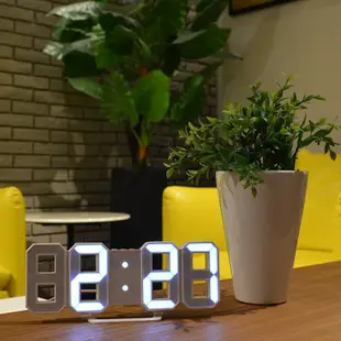 聲控節能 LED數字立體時鐘 電子時鐘 可壁掛 電子鬧鐘 掛鐘 萬年曆 (3.3折)