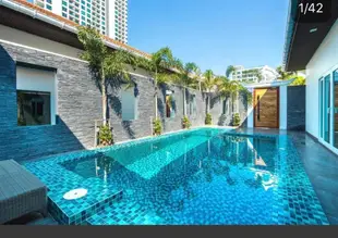 majestic Residence pool villa by korawan