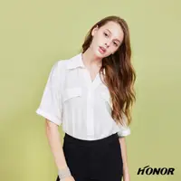 在飛比找momo購物網優惠-【HONOR 山形屋】透膚假口袋V型鈕釦露背襯衫