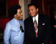 Lenny Kravitz and Muhammad Ali during VH1 Concert of the Century a- Old Photo 1