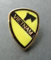 ARMY 1ST CAVALRY VIETNAM VET VETERAN LAPEL HAT PIN BADGE 3/4 X 1 INCH