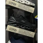 SKECHERS 男 休閒鞋 個特異都底 黑GORUN SWIRL TECH(220546BBK)