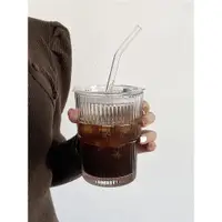 在飛比找ETMall東森購物網優惠-ins條紋咖啡杯帶吸管帶蓋玻璃隨手杯冰美式拿鐵咖啡杯飲料杯水