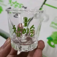 在飛比找Yahoo!奇摩拍賣優惠-真露杯子玻璃韓國真露燒酒清酒杯綠色竹子真露杯子白酒杯子20個