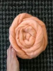 2 oz Flamingo merino wool roving 22.5 micron for Spinning Felting Weaving