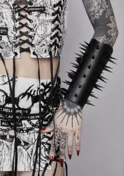 [Funk Plus] Spiked Forearm Shield