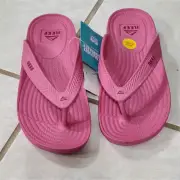 Reef super comfy pink water friendly flip flops sandals water shoes size 9 new!!