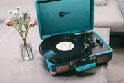 Arkrocket Curiosity Suitcase Bluetooth Turntable Vintage 3-Speed Record Player