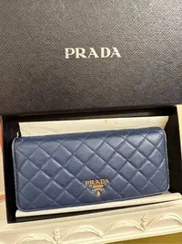 在飛比找Yahoo!奇摩拍賣優惠-莉莉安 超低價2800～Prada 寶藍色 菱格紋 雙扣 長