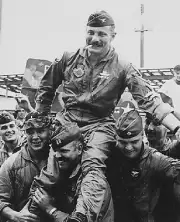 Wolfpack Pilots Carry Colonel Robin Olds 100th Mission 8"x 10" Vietnam Photo 143