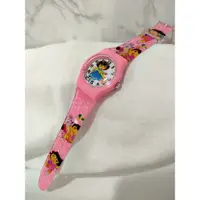 在飛比找蝦皮購物優惠-Disney 迪士尼 D朵拉粉小-A 錶帶圖案隨機 Dora