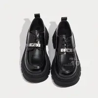 在飛比找Yahoo!奇摩拍賣優惠-+1026+歐美 一字銀釦黑色樂福鞋 真皮厚底樂福鞋 亮皮漆